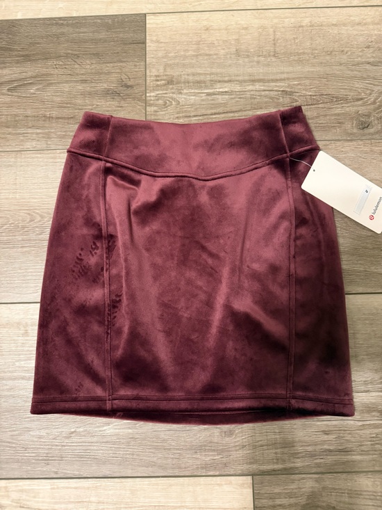 lululemon athletica Dresses & Skirts - Lululemon Burgundy Velvet-Look Skirt - Scuba Mini